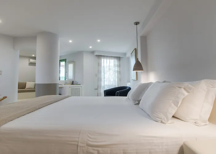 Finikas Отель 4*