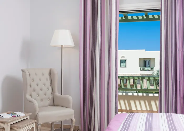 Finikas Отель 4*