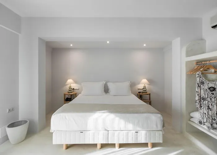 Отель Finikas 4*