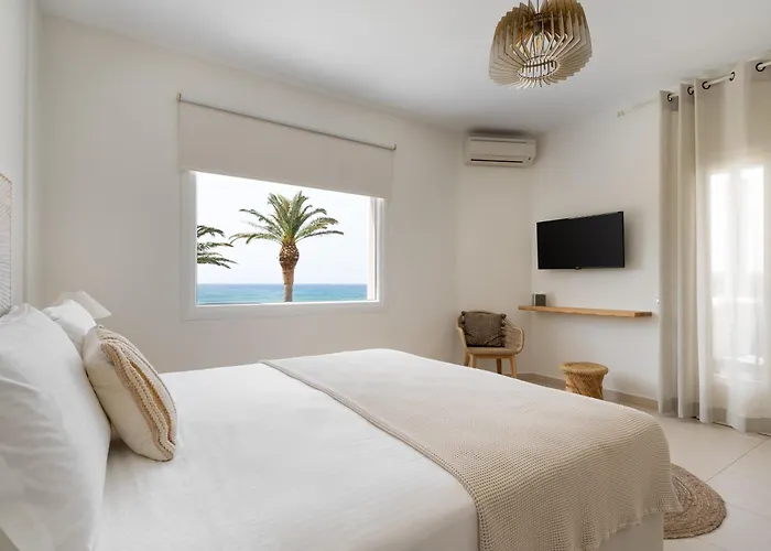 Отель Finikas 4*