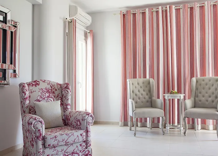 Отель Finikas 4*