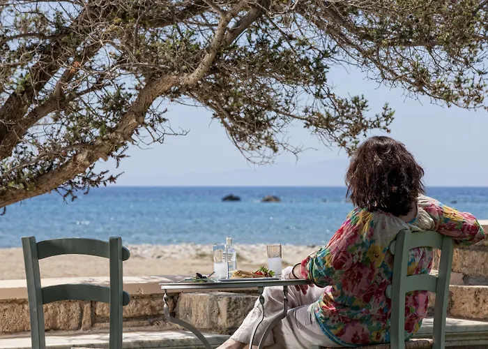 Finikas Отель 4*