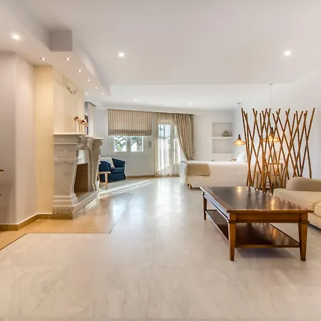 Otel Finikas 4*