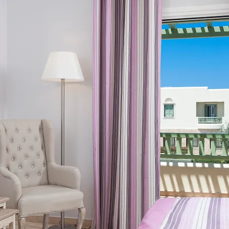 Finikas Otel 4*